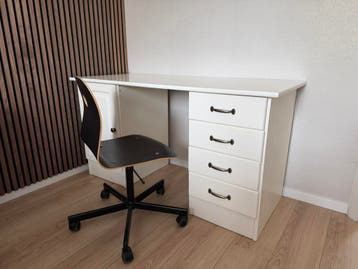 Bureau wit -  incl. bureaustoel zwart