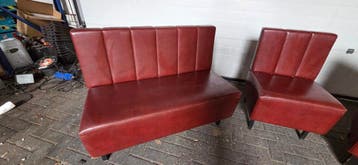 Set van 2 rode banken en 1 fauteuil