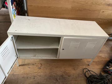 Wit IKEA kastje 120x60x40 cm geen plek voor doet het prima