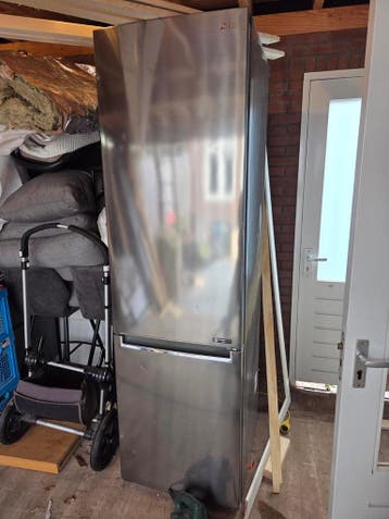 Gratis LG koelkast met vriesvak, werkt niet meer