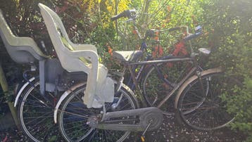 Twee gebruikte fietsen met kinderzitje-Gratis!