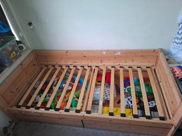 Gratis eenpersoons bed met 2 grote lades