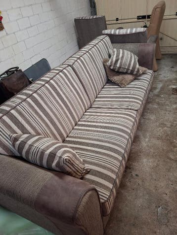 Banks 3 zits + 2 fauteuils GRATIS af te halen.