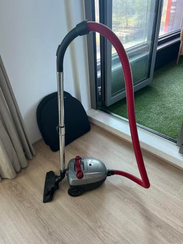 Small and compact Vacuum cleaner
