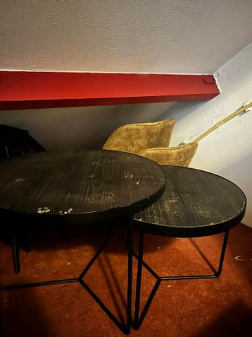 2 zwarte tafeltjes - gratis af te halen
