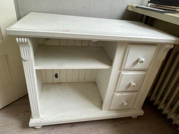 Wit kastje met lades en open vakken