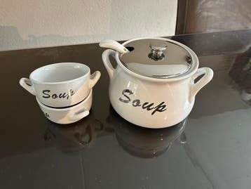 Soepterrine met 2 kommen en lepel - Wit met 'Soup'