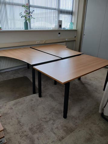 3 bureaus gratis af te halen tm zondag 19 april