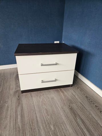 Nachtkastje wit met bruin, 2 lades