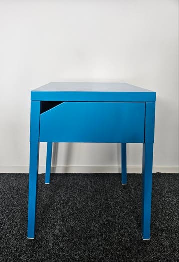 Modern blauw nachtkastje met lade