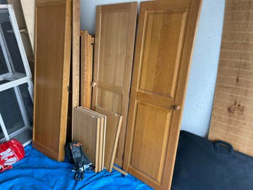 Complete houten kledingkast