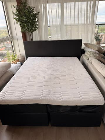 Gratis 2-persoonsbed 160x200 met opbergruimte en topper