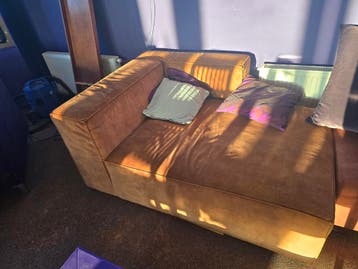 Hele oude bank, misschien leuk voor een studentenhuis