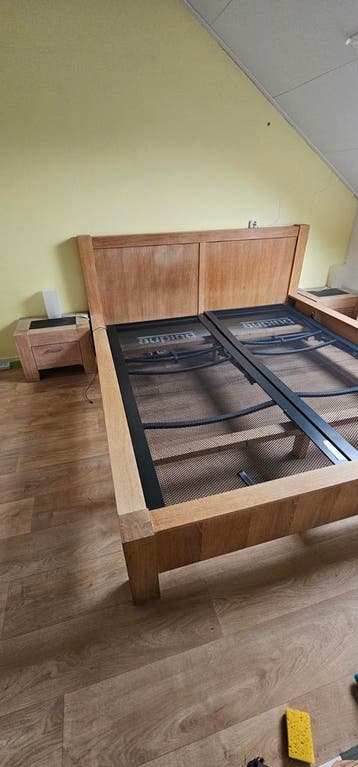 Houten bed met bodem 180 x 200