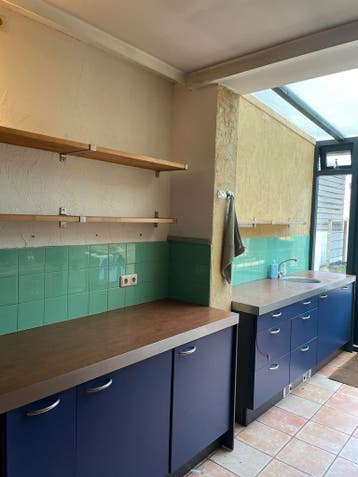 Gratis complete keuken met Zanussi gasfornuis en afzuigkap