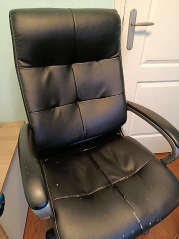 Zwarte bureaustoel gratis op te halen - moet weg!