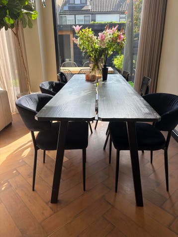 Zwarte houten eettafel met metalen poten - 200x80cm