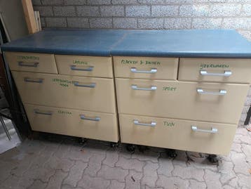 Twee keukenblok ladekasten met 4 laden en werkblad