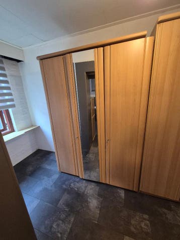 Garderobekast (gratis af te halen)