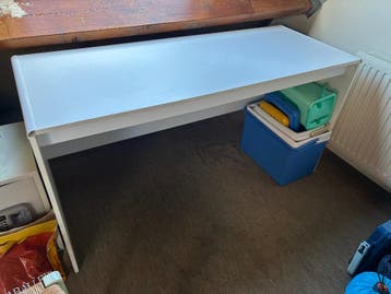 Wit bureau - hout - gratis op te halen