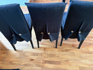 Gratis: 6 zwarte stoelen met afneembare hoezen