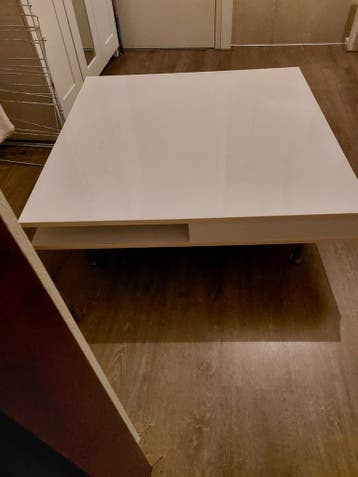 Gratis hoogglans witte salontafel met lades (120x120cm)