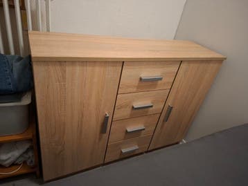 Nette kast met lades en deuren