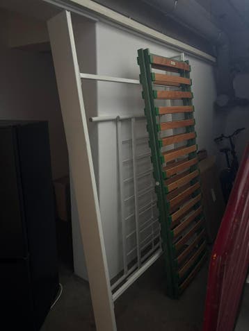 Gratis af te halen, wit metalen bed