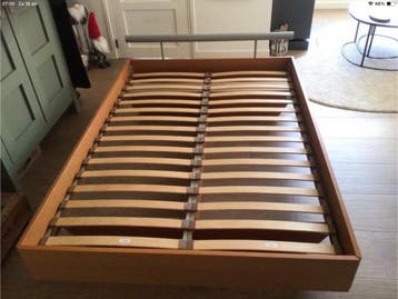 Tweepersoonsbed 140x200 met lattenbodems gratis af te halen