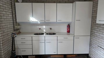 Keukenblok met dubbele spoelbak en 3 extra kastjes