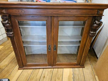 Antieke vitrinekast