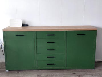 Gratis Groen dressoir met lades en deuren