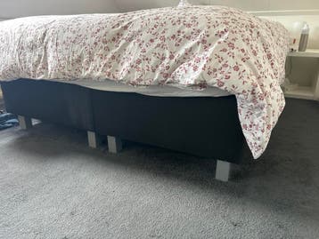 Boxspring 1.40 bij 1.90 met topper, zonder matras
