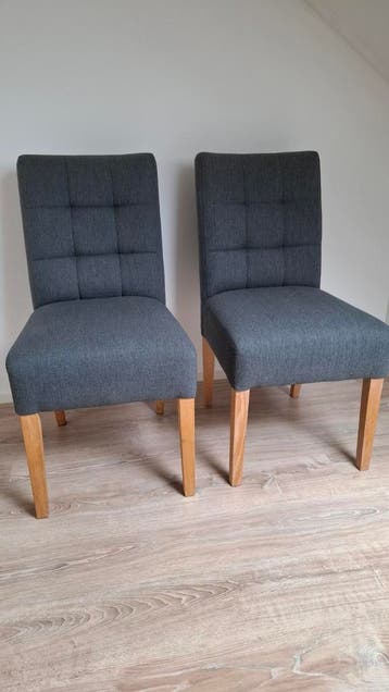 Gratis 2 eetstoelen op te halen