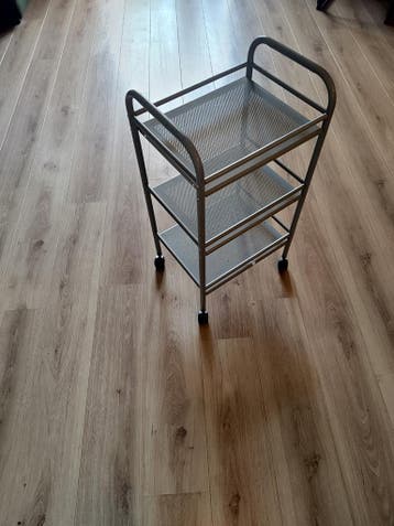 Handige metalen rolwagen met 3 planken