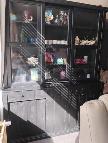 Mooie zwarte vitrinekast - gratis af te halen