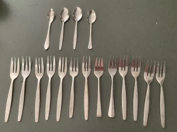 Gratis: 13 gebakvorkjes en 4 theelepels