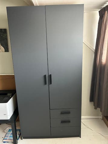 Gratis af te halen kledingkast