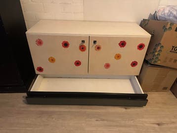 GRATIS!!! Kastje met 2 deuren en brede lade