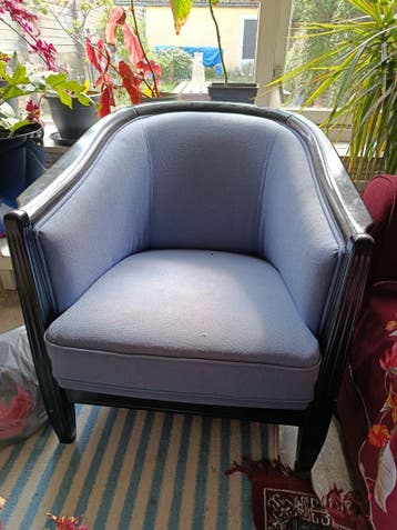 Elegante fauteuil met blauwe stoffen bekleding