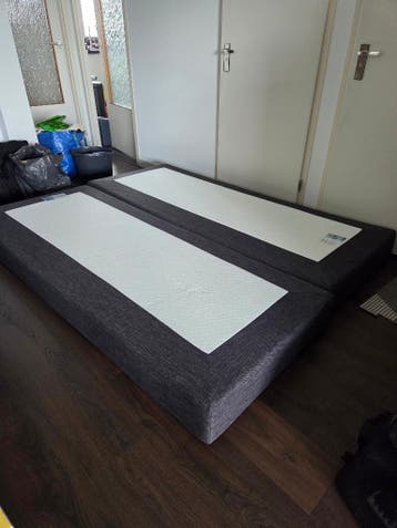 Twee boxspring matrassen - gratis op te halen