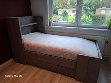 Eenpersoons steigerhouten bed