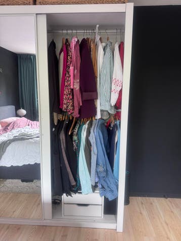 Grote kledingkast (twee) met spiegeldeur - gratis ophalen