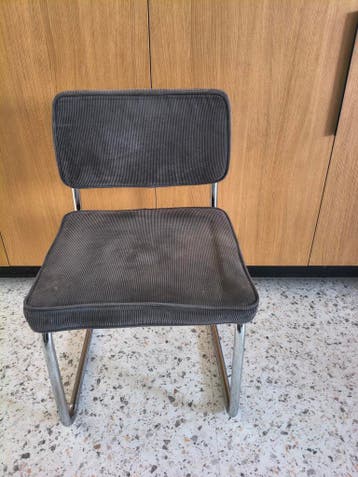 Buisstoel met grijze bekleding