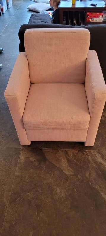 Roze stoel (gratis af te halen)