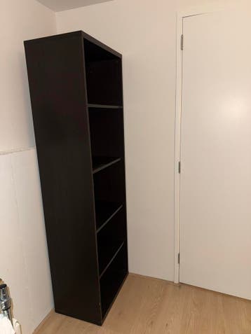 Donkerbruine kast met 5 vakken