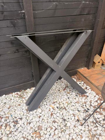 2 stalen zwarte X-poten gratis