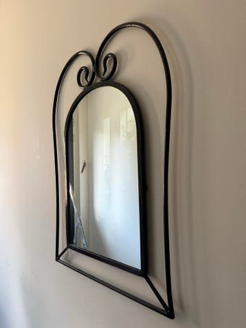 Metalen spiegel donker grijs gratis op te halen