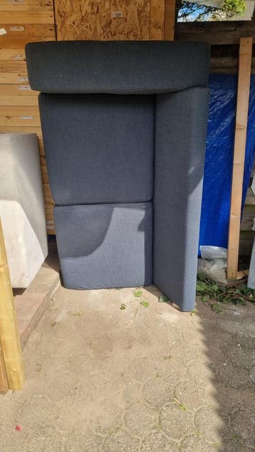 2 gratis banken (blauw en beige)