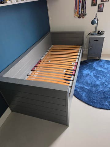 Eenpersoonsbed met nachtkastje - Grijs